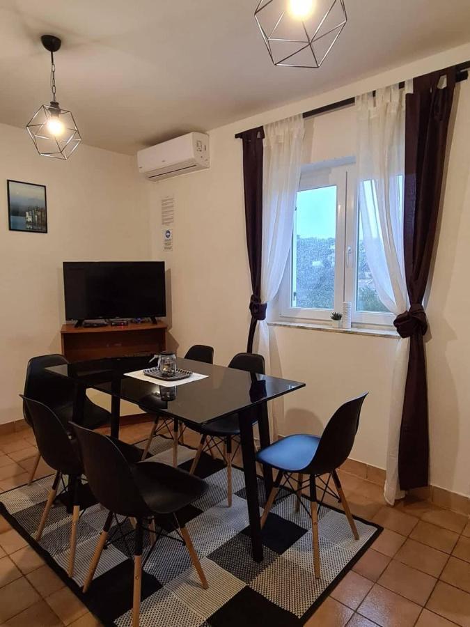 Apartments Solis, 50 M From The Sea - Jakisnica Extérieur photo